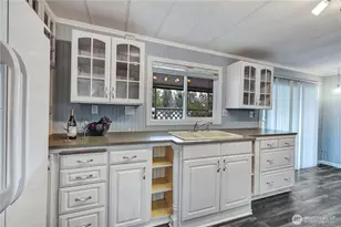 18425 NE 95th St, Redmond, WA 98052 - Photo 2