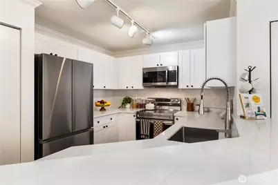 424 102nd Street SE #108, Bellevue, WA 98004 - Photo 2