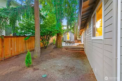 13405 NE 84th Street, Redmond, WA 98052 - Photo 36