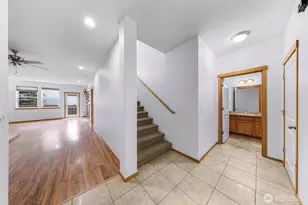 1033 Aspen Ln, Burlington, WA 98233 - Photo 2