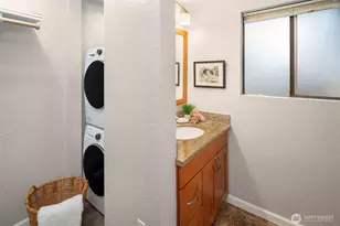 10330 SE 6th St, Bellevue, WA 98004 - Photo 22