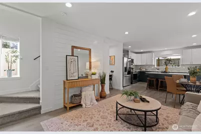 712 NW 95th Street, Seattle, WA 98117 - Photo 2