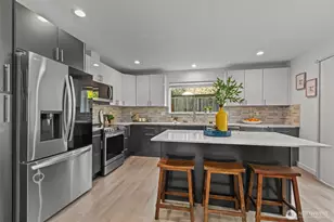 712 NW 95th St, Seattle, WA 98117 - Photo 16