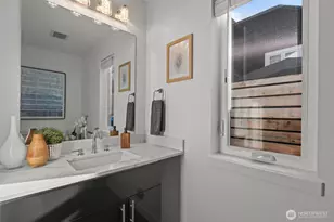 712 NW 95th St, Seattle, WA 98117 - Photo 18