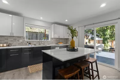 712 NW 95th Street, Seattle, WA 98117 - Photo 10