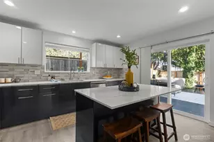 712 NW 95th St, Seattle, WA 98117 - Photo 10