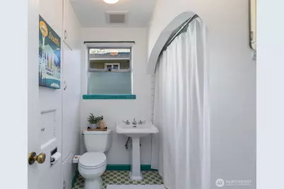 1323 Sturgus Avenue S, Seattle, WA 98144 - Photo 10