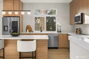 14308 Roslyn Pl N, Seattle, WA 98133 - Photo 6