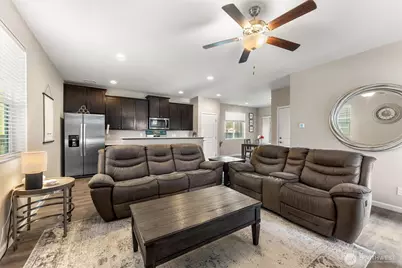 603 Bondgard Avenue E, Enumclaw, WA 98022 - Photo 4