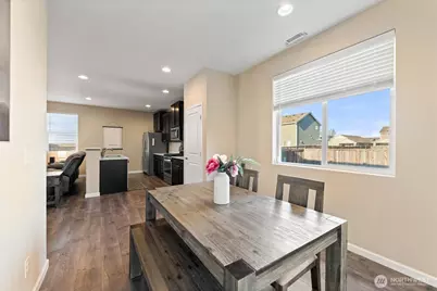 603 Bondgard Avenue E, Enumclaw, WA 98022 - Photo 10