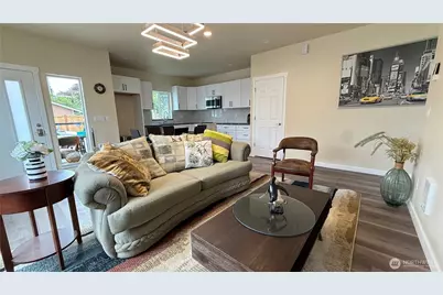 9025 38th Avenue S, Seattle, WA 98118 - Photo 4