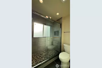 9025 38th Avenue S, Seattle, WA 98118 - Photo 14