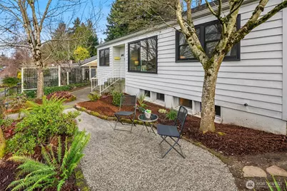 6842 28th Avenue NE, Seattle, WA 98115 - Photo 2