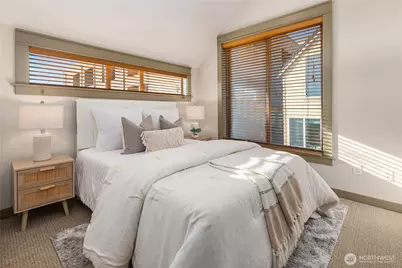 3411 Meridian Avenue N, Seattle, WA 98103 - Photo 12