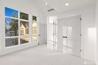 10746 Interlake Avenue N, Seattle, WA 98133 - Photo 10