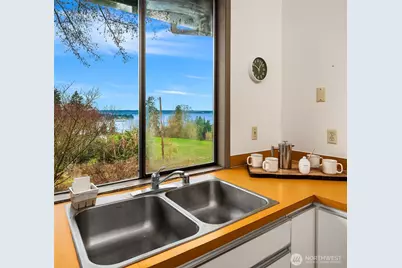 11519 Sea Breeze Avenue SW, Vashon, WA 98070 - Photo 14
