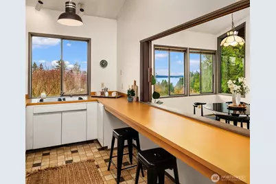 11519 Sea Breeze Avenue SW, Vashon, WA 98070 - Photo 12