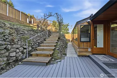 5052 Pullman Avenue NE, Seattle, WA 98105 - Photo 24