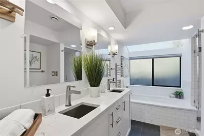 5052 Pullman Avenue NE, Seattle, WA 98105 - Photo 14