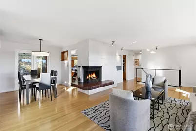 5052 Pullman Avenue NE, Seattle, WA 98105 - Photo 4