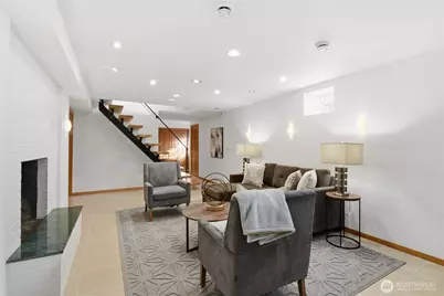 5052 Pullman Avenue NE, Seattle, WA 98105 - Photo 18