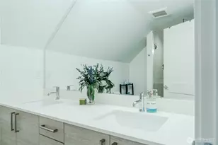 1549 NW 60th St, Seattle, WA 98104 - Photo 24