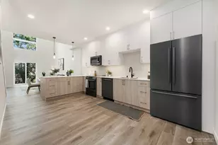 2017 W Bertona, Seattle, WA 98199 - Photo 2