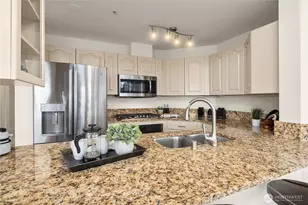 4528 8th Ave NE, Seattle, WA 98105 - Photo 4