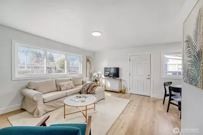 98056 768 Dayton Avenue NE, Renton, WA 98056 - Photo 4