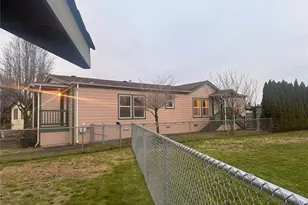 96 Blue Heron Dr, Longview, WA 98632 - Photo 2