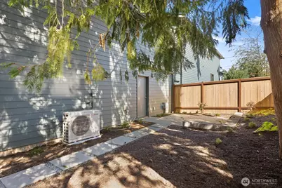 2349 B NE 127th Street, Seattle, WA 98125 - Photo 24