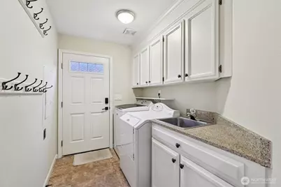 10331 NE 19th Place, Bellevue, WA 98004 - Photo 18