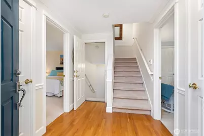 2906 5th Avenue W, Seattle, WA 98119 - Photo 4