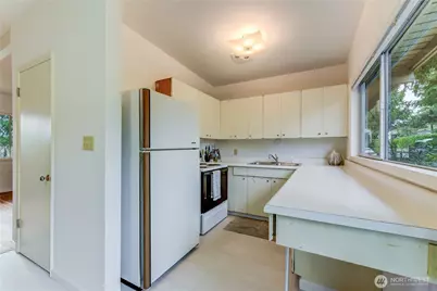 16217 Lake Hills Boulevard, Bellevue, WA 98008 - Photo 6