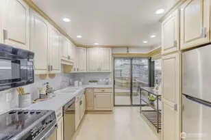 9922 Triton Dr NW, Seattle, WA 98117 - Photo 10