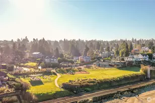 9922 Triton Dr NW, Seattle, WA 98117 - Photo 32