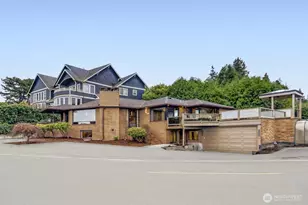 9922 Triton Dr NW, Seattle, WA 98117 - Photo 30