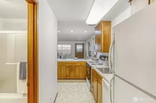 9922 Triton Dr NW, Seattle, WA 98117 - Photo 34