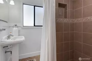 11405 24th St E, Edgewood, WA 98372 - Photo 18