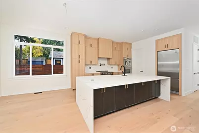 17526 Fremont Avenue N, Shoreline, WA 98133 - Photo 8