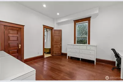 414 NE 42nd Street, Seattle, WA 98105 - Photo 18