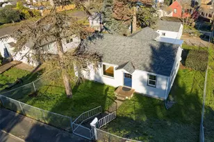 904 E 33rd St, Vancouver, WA 98663 - Photo 2