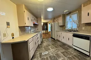 2430 Meadowlark Ln, Kelso, WA 98626 - Photo 12