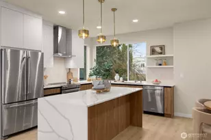 1014 A NE 70th St, Seattle, WA 98115 - Photo 4