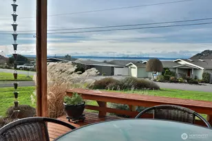 8201 Olympic View Ln, Clinton, WA 98236 - Photo 4