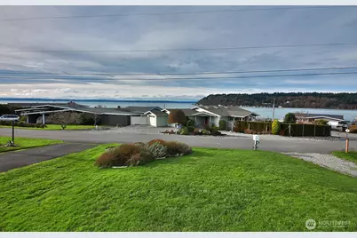 8201 Olympic View Lane, Clinton, WA 98236 - Photo 6