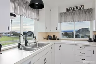 8201 Olympic View Ln, Clinton, WA 98236 - Photo 14