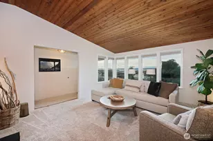 8201 Olympic View Ln, Clinton, WA 98236 - Photo 10