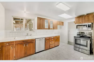 17028 Larch Way, Lynnwood, WA 98037 - Photo 8