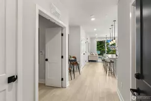 6949 NE 184th Ln, Kenmore, WA 98028 - Photo 2